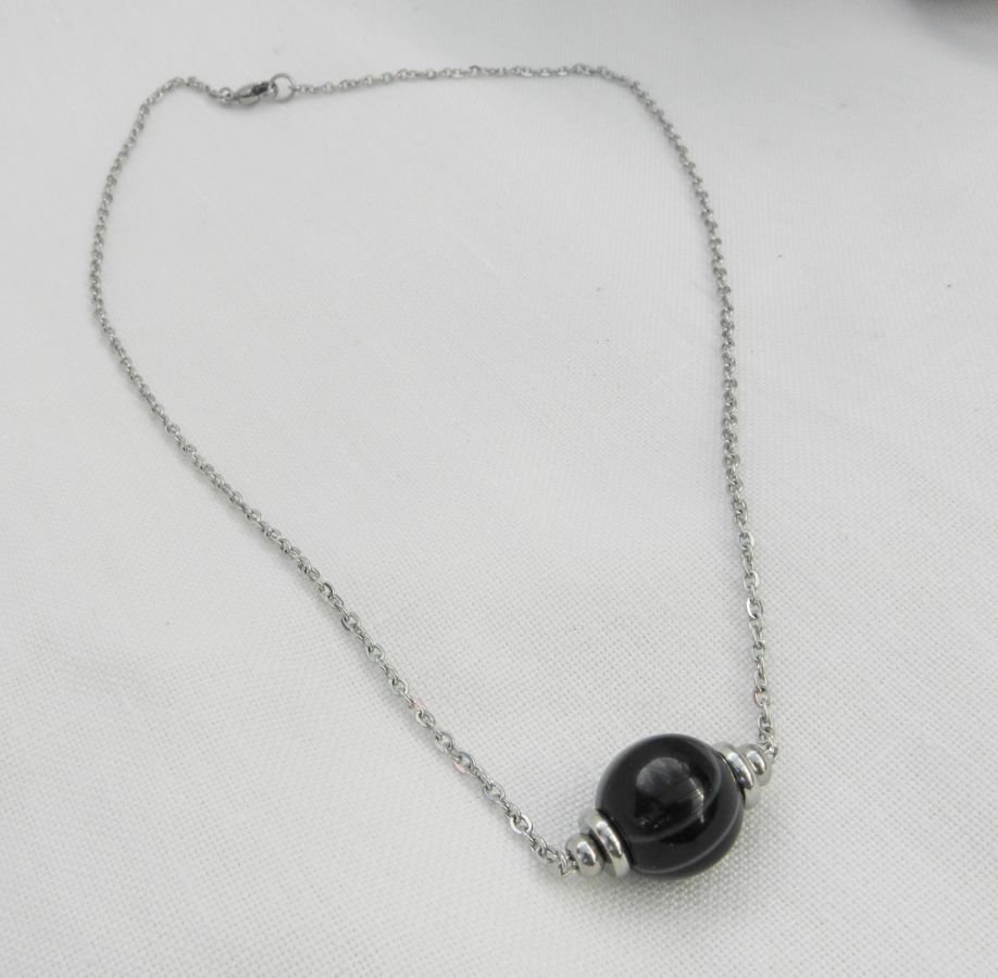 Solitaire necklace with marbled black agate stone and stainless steel beads