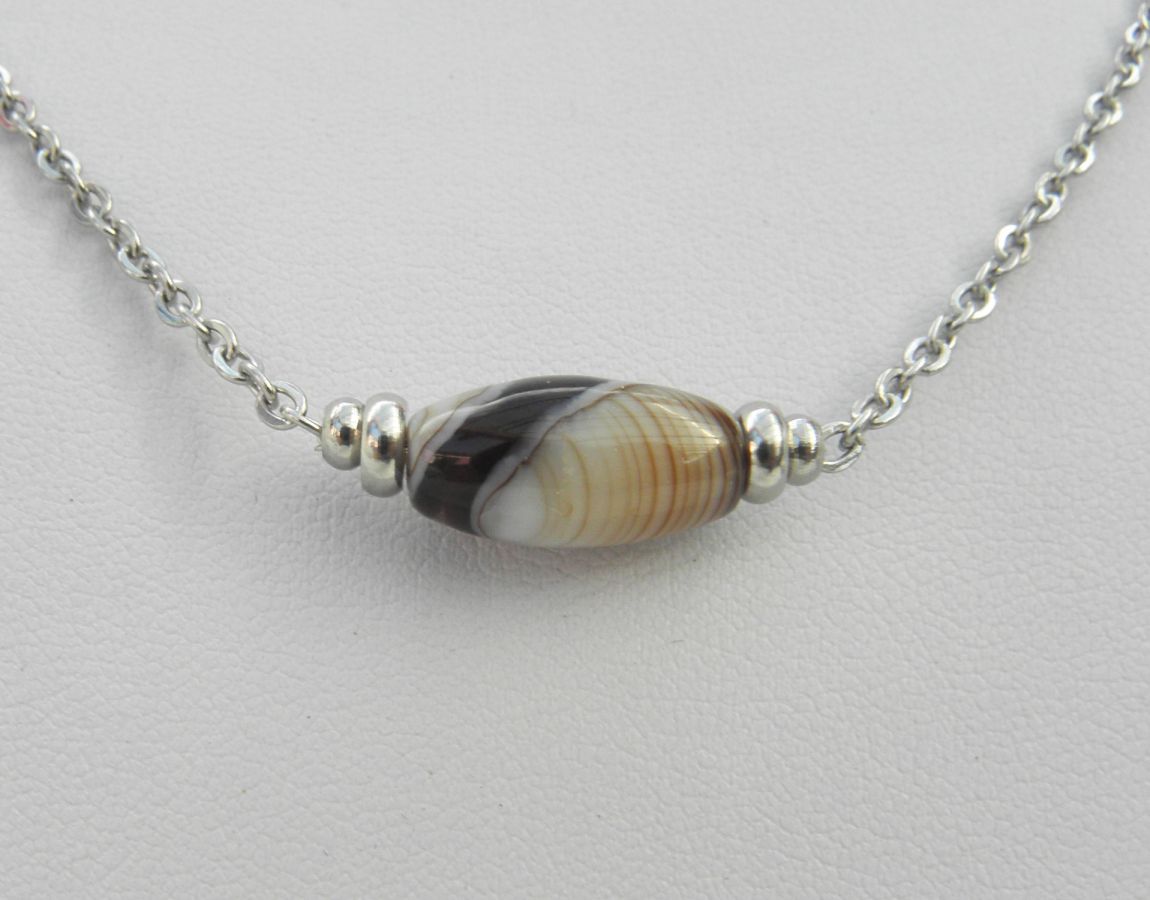 Solitaire necklace with tube agate stone and stainless steel beads