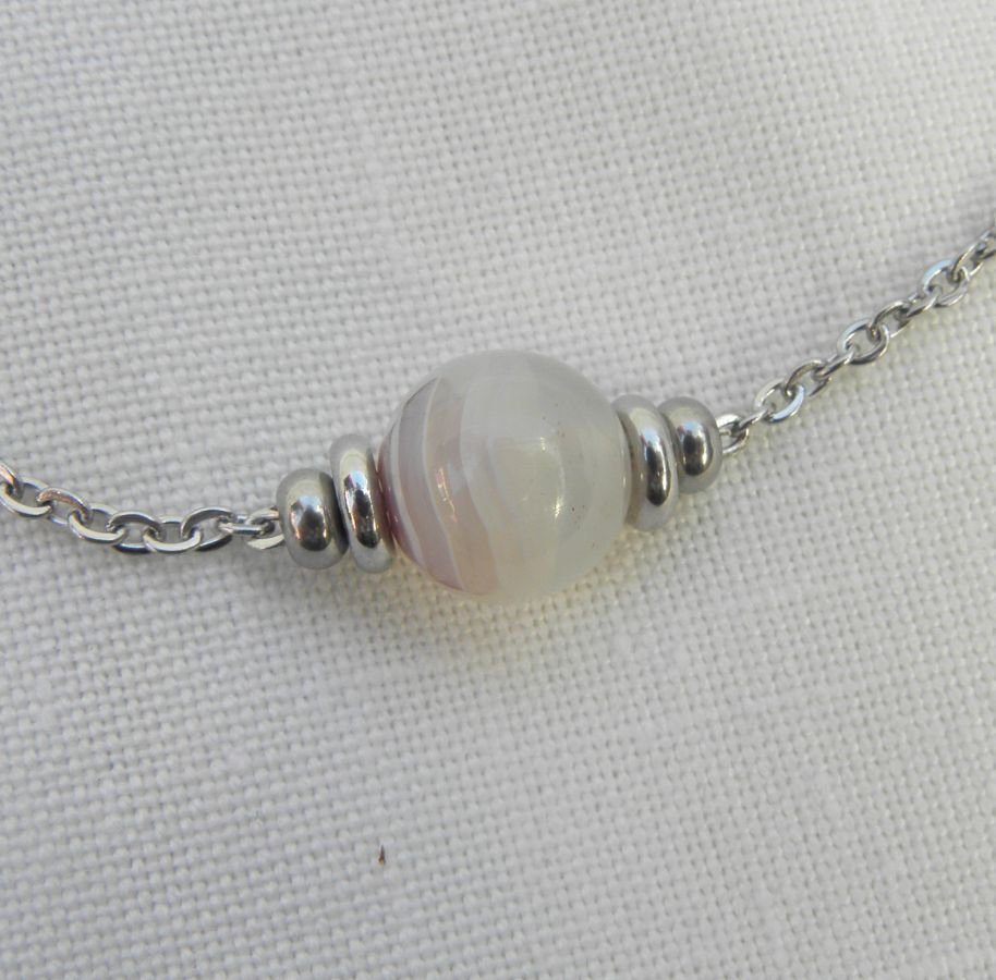 Solitaire necklace with grey agate stone and stainless steel beads