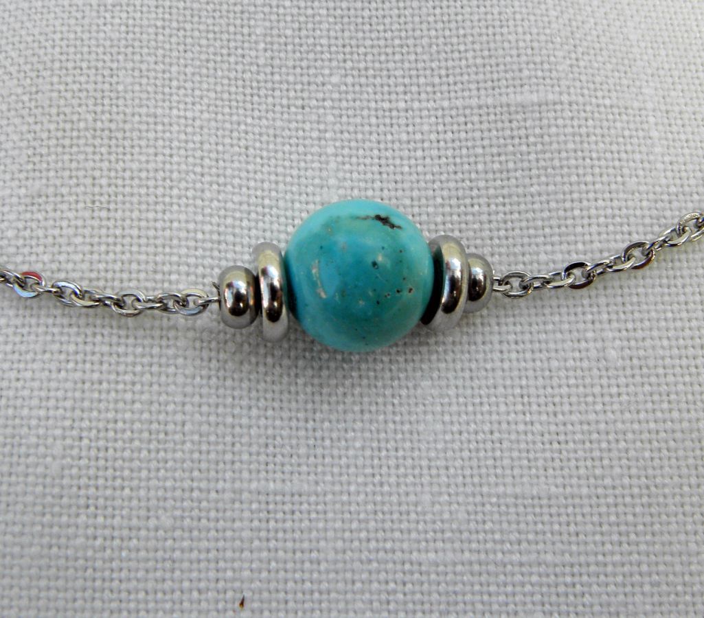 Solitaire necklace with blue amazonite stone and stainless steel beads