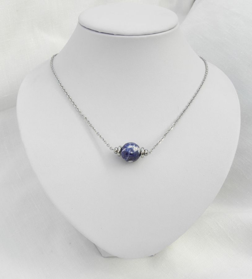 Solitaire necklace with round blue sodalite stone and stainless steel beads