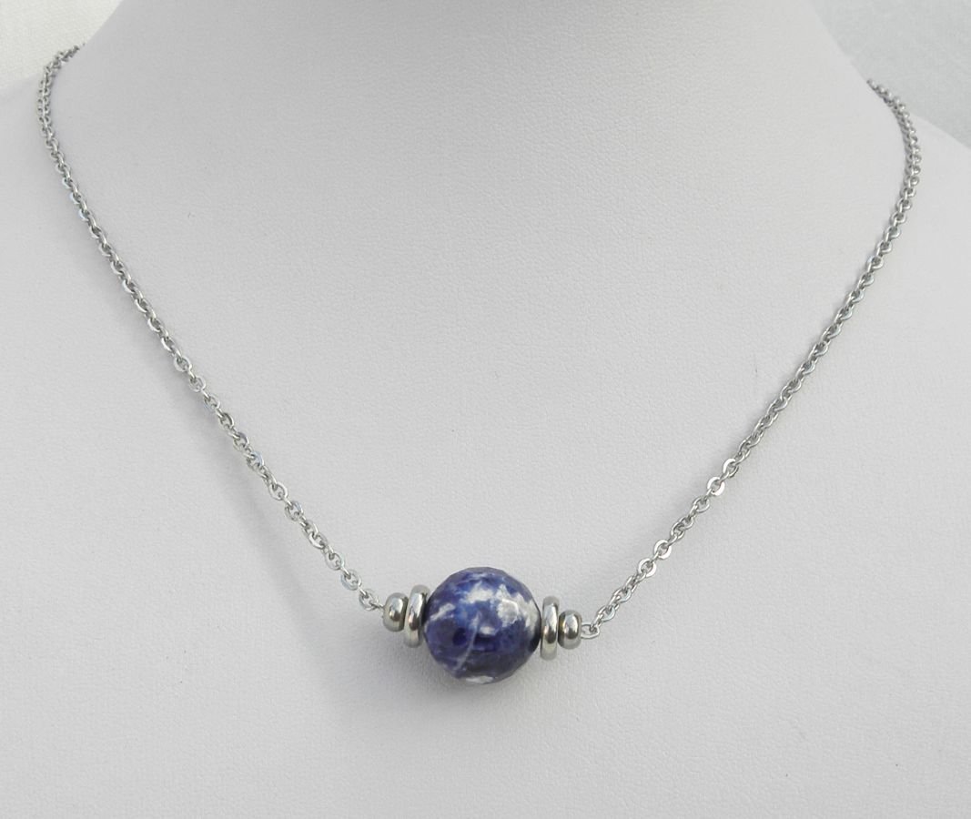 Solitaire necklace with round blue sodalite stone and stainless steel beads