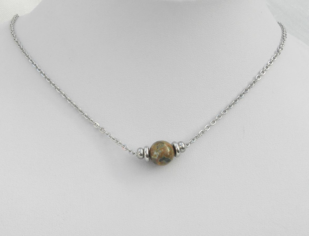 Solitaire necklace with round jasper stone and stainless steel beads