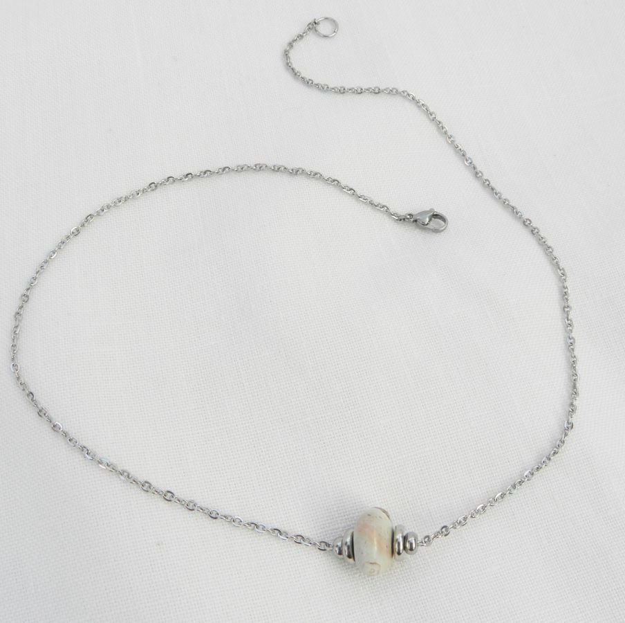 Solitaire necklace with beige round jasper stone and stainless steel beads