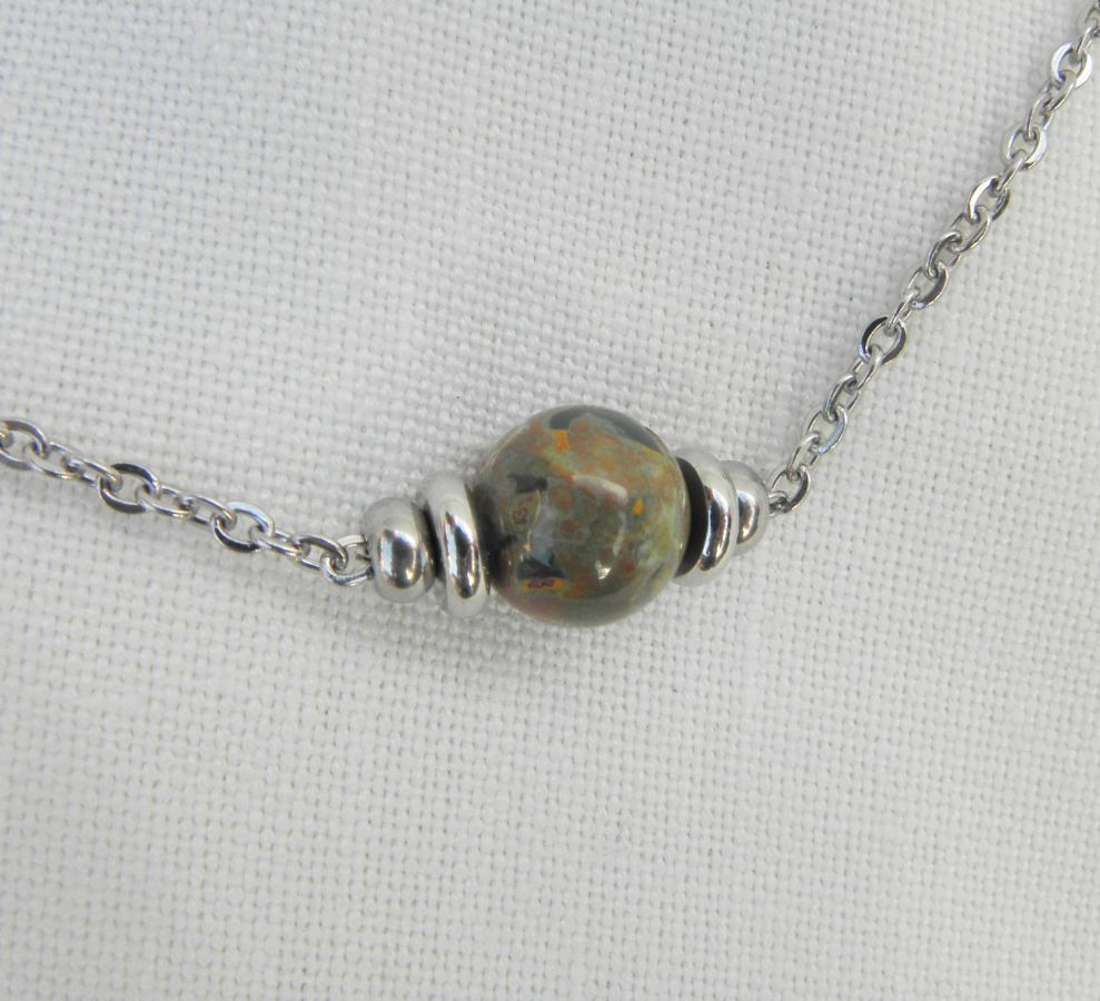 Solitaire necklace with round jasper stone and stainless steel beads