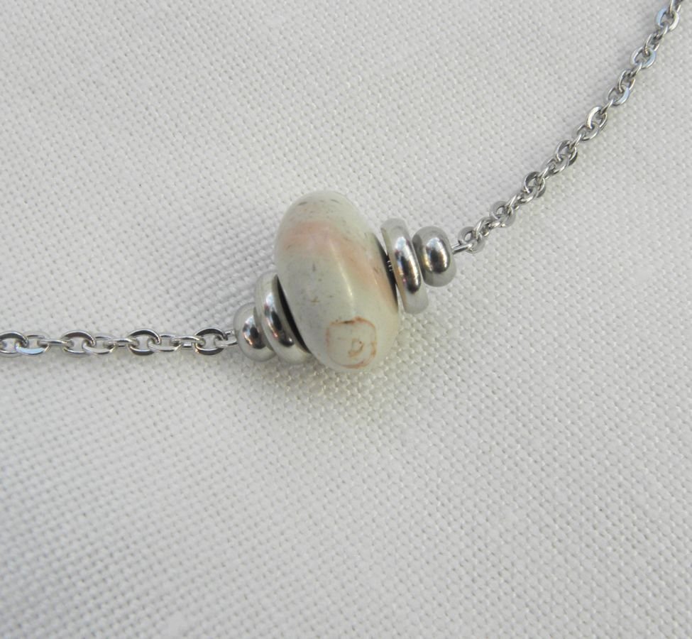 Solitaire necklace with beige round jasper stone and stainless steel beads