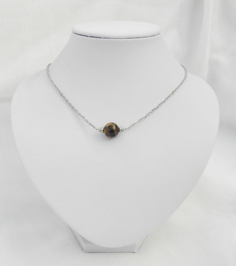 Solitaire necklace with tiger eye stone and stainless steel beads