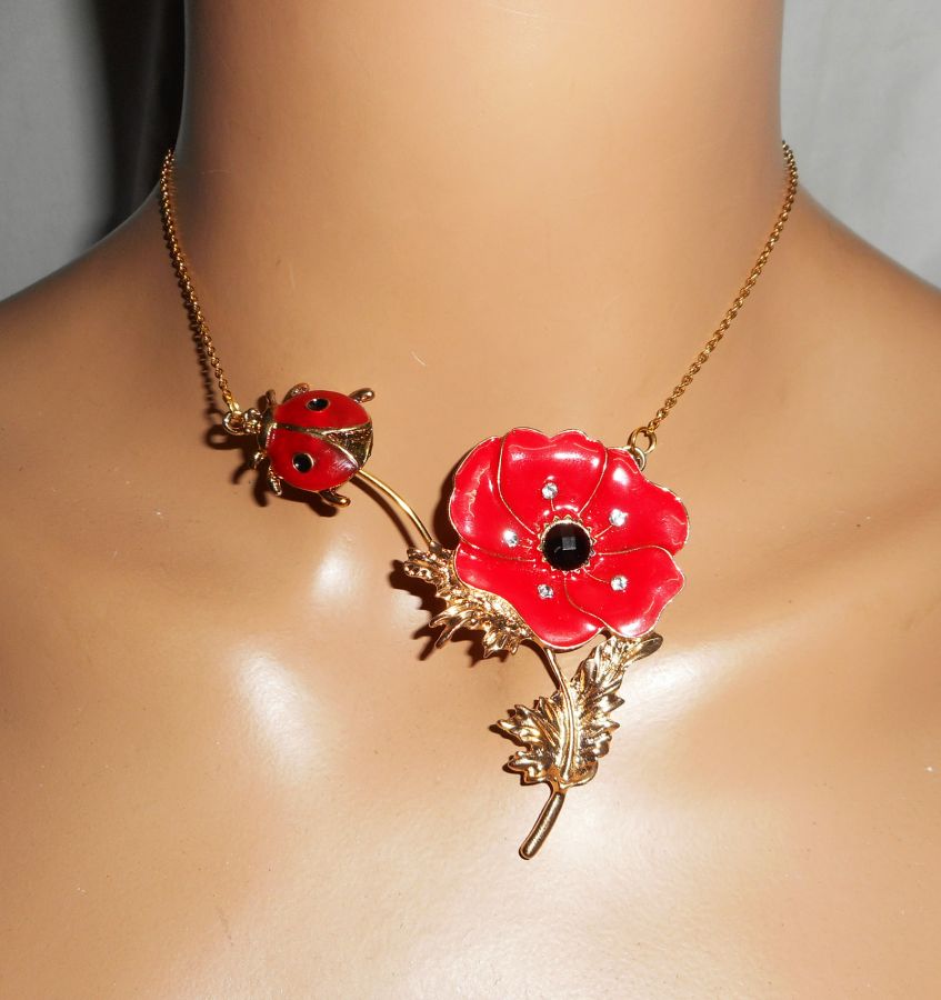 Poppy and ladybug necklace set in red enamel on gold steel chain