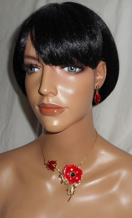 Poppy and ladybug necklace set in red enamel on gold steel chain