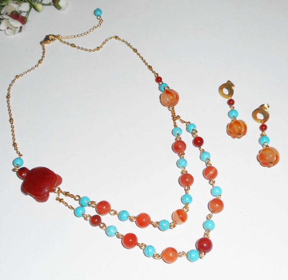 Turtle necklace with carnelian and turquoise stones 