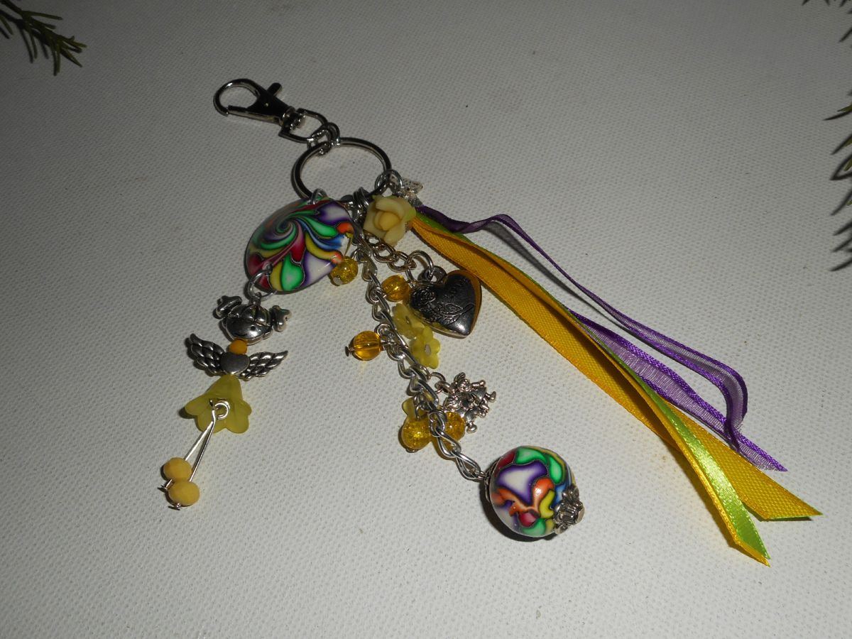 Keychain/Bag jewelry yellow doll with beads and multicolored ribbons