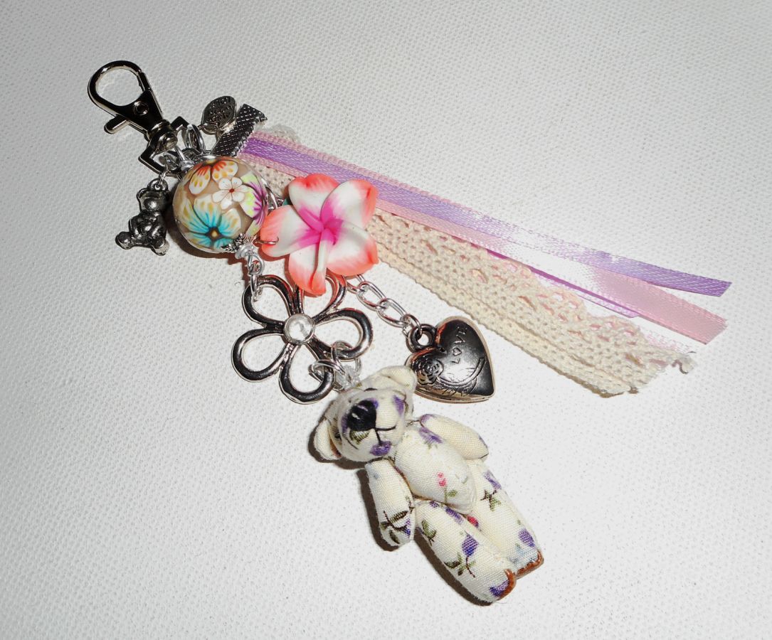 Keychain/Bear bag jewelry with multicolored floral beads and ribbons