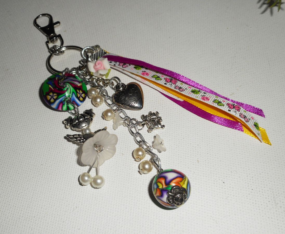 Keychain/Bag jewelry white doll with beads and multicolored ribbons