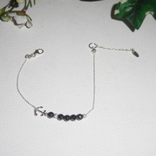 Original bracelet in marine ink and small pearls in hematite stones on a fine silver chain 925